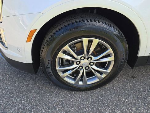 Used 2022 Cadillac XT5 Premium Luxury w/ Technology Package AWD/4WD image 9