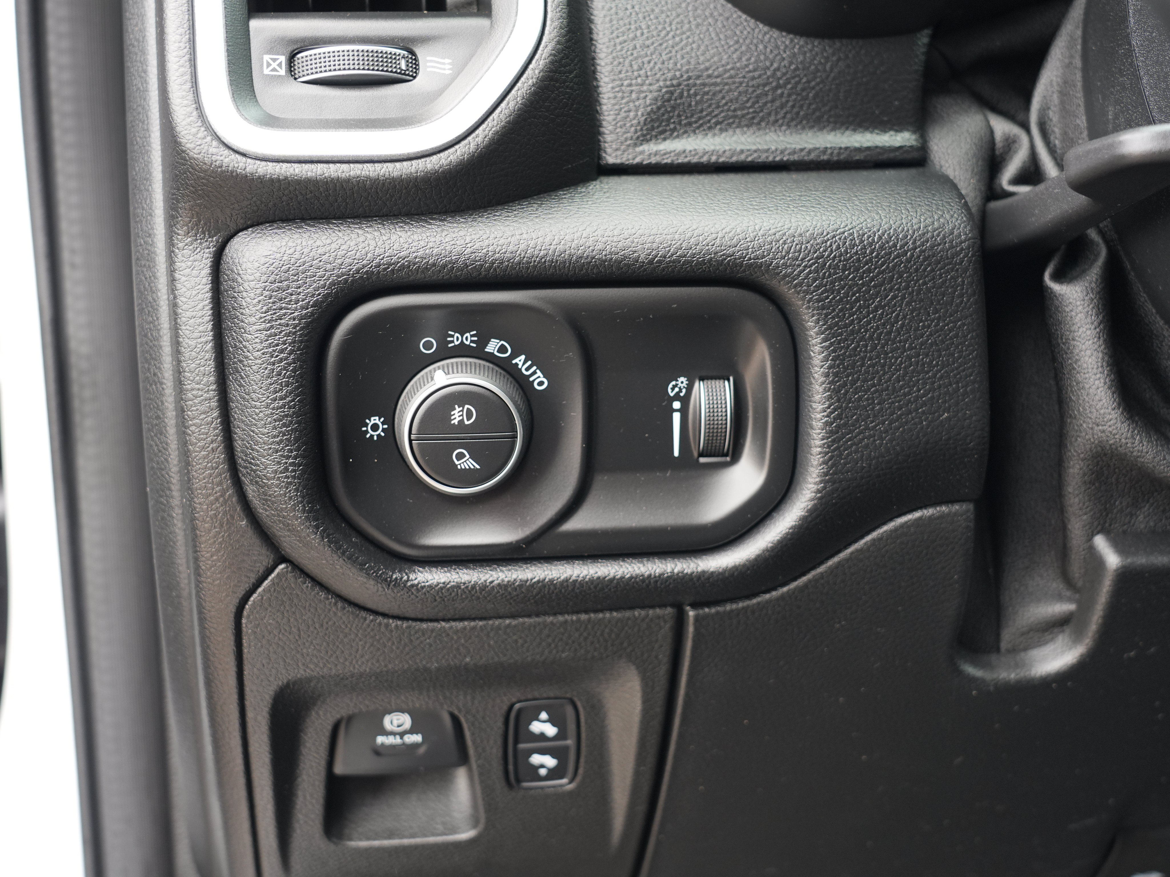Used 2020 RAM 1500 Big Horn AWD/4WD image 16