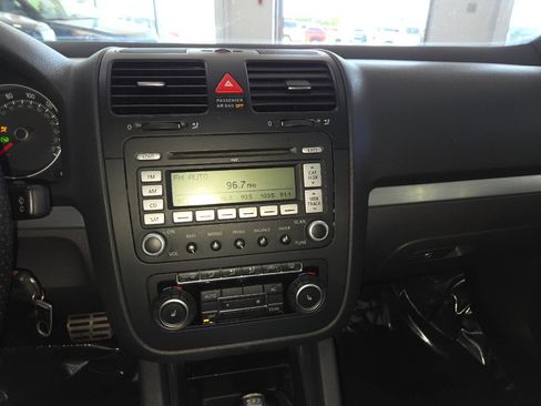 Used 2007 Volkswagen Golf 2-Door FWD image 29