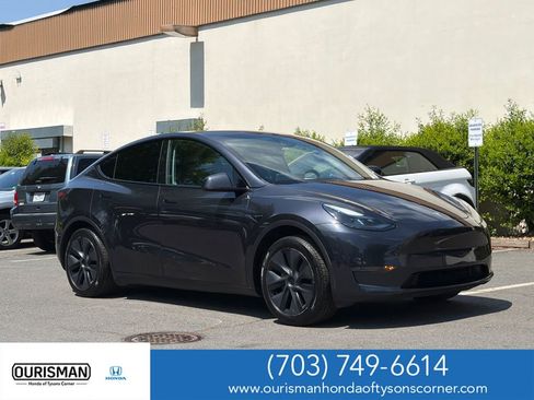 Used 2024 Tesla Model Y Long Range RWD image 1