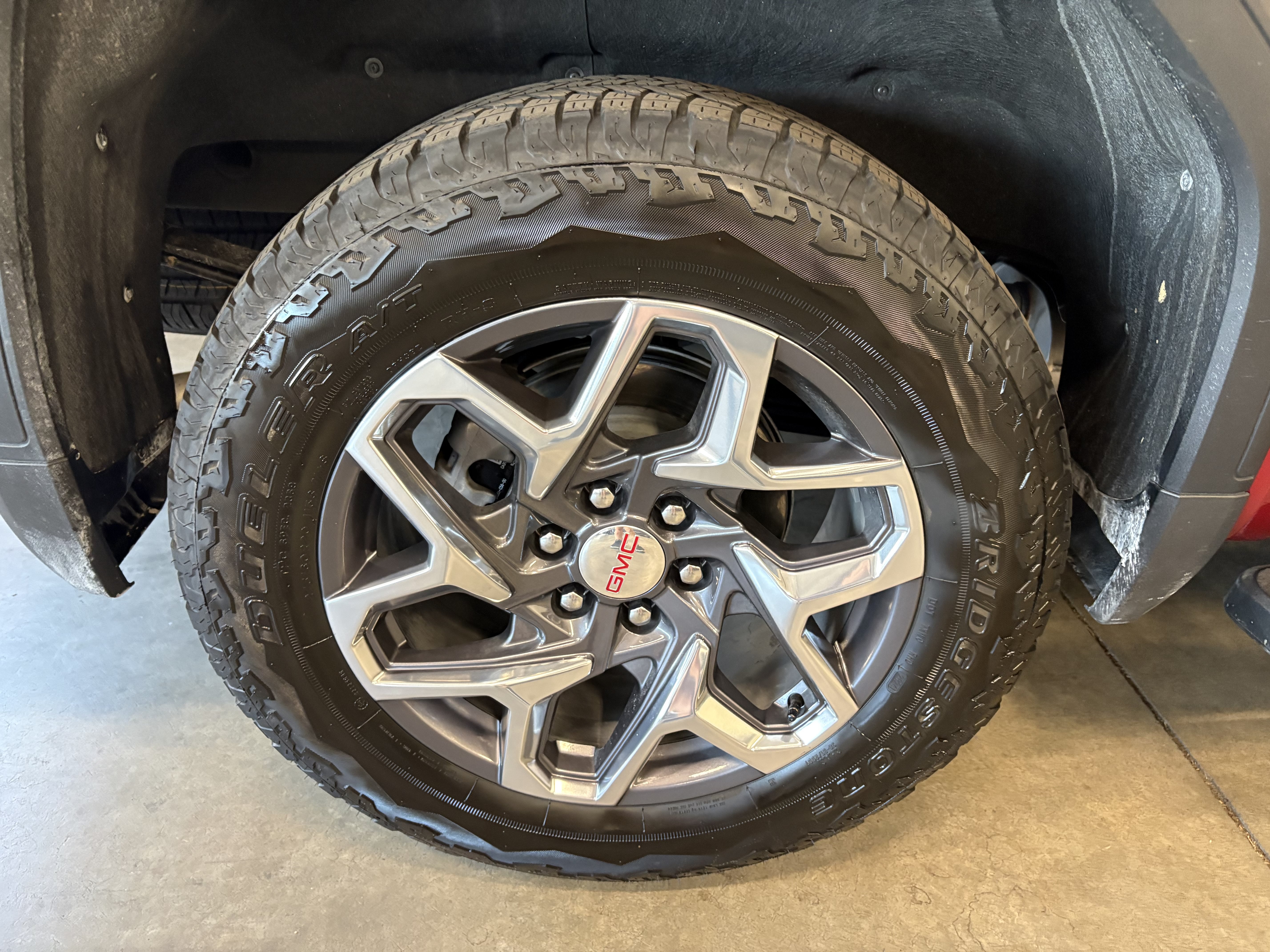 Used 2024 GMC Sierra 1500 SLT w/ SLT Premium Package RWD image 29