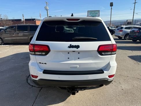 Used 2018 Jeep Grand Cherokee Laredo image 6