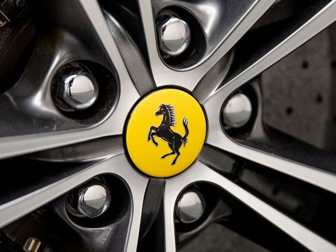 Used 2018 Ferrari GTC4Lusso AWD/4WD image 41