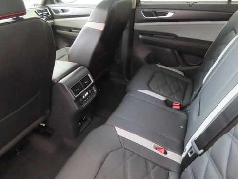 New 2025 Volkswagen Atlas Peak Edition SE image 23