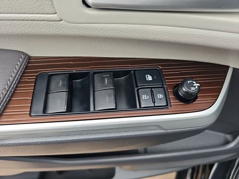 Used 2022 Toyota Sienna XLE image 29