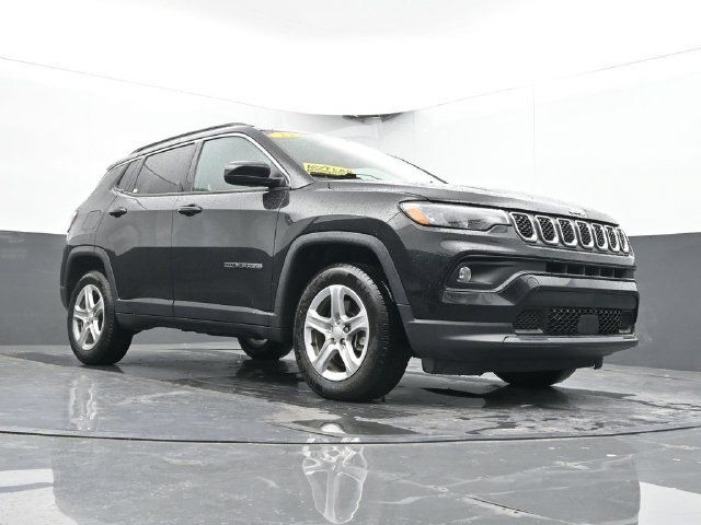 Used 2024 Jeep Compass Latitude w/ Altitude Special Edition AWD/4WD image 46