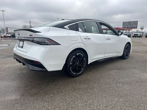New 2026 Nissan Sentra SR w/ SR Premium Package FWD image 7