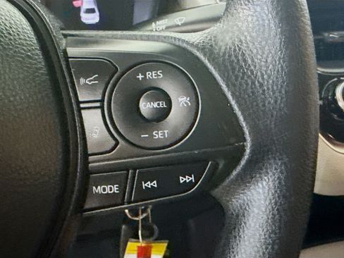 Used 2021 Toyota Corolla L FWD image 15