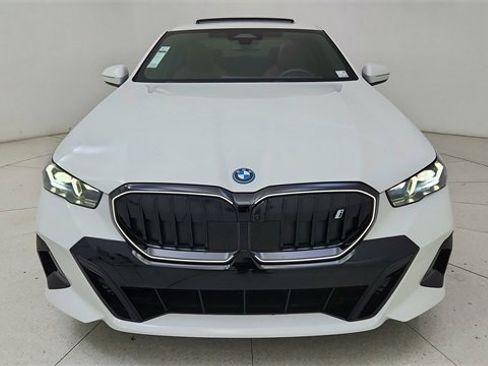 Used 2025 BMW i5 eDrive40i w/ M Sport Package image 13