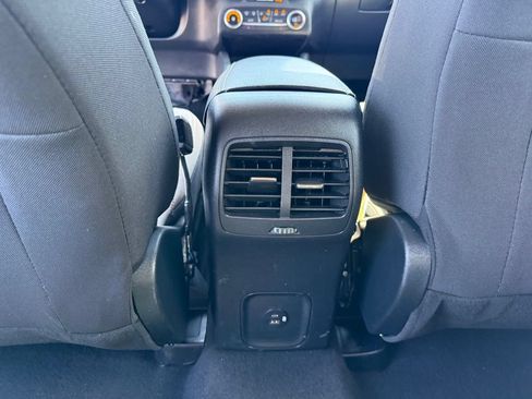 Used 2020 Ford Escape SE Sport FWD image 24