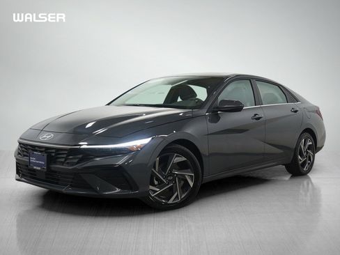 Certified 2025 Hyundai Elantra SEL image 1