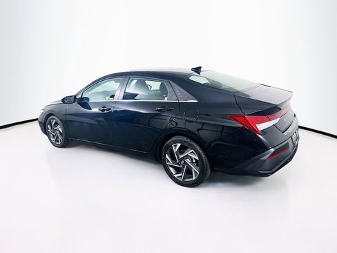 Used 2025 Hyundai Elantra SEL image 5