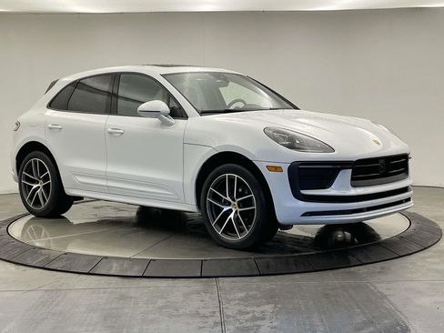 Certified 2025 Porsche Macan image 9