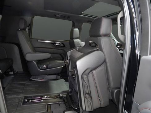 Used 2026 Chevrolet Suburban RST w/ Comfort Package AWD/4WD image 16