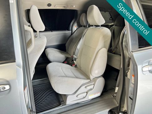 Used 2019 Toyota Sienna LE FWD image 10