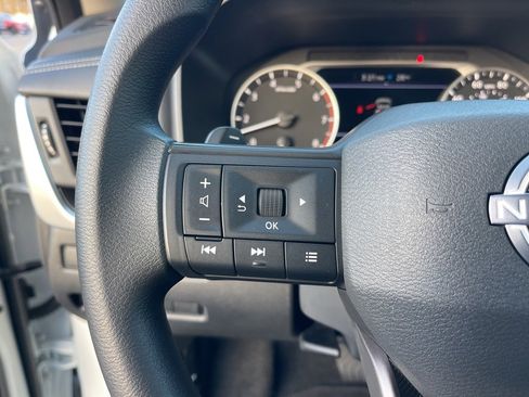 Used 2025 Nissan Rogue S image 16