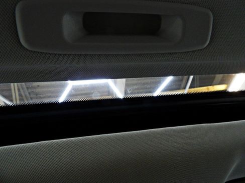 Used 2016 Nissan Altima 2.5 SL w/ Moonroof Package FWD image 18