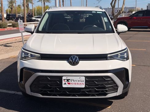Used 2025 Volkswagen Taos SE FWD image 9
