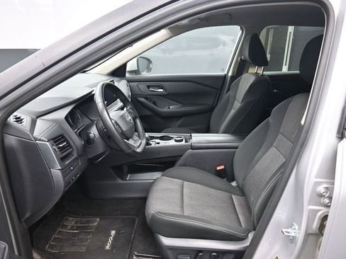 Used 2025 Nissan Rogue SV AWD/4WD image 18