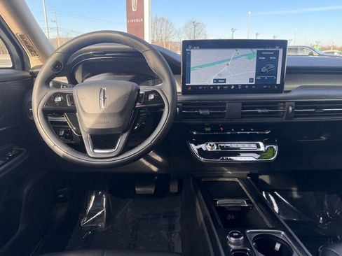 Certified 2024 Lincoln Corsair AWD image 22