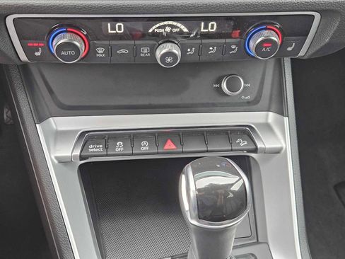 Used 2020 Audi Q3 2.0T Premium image 19