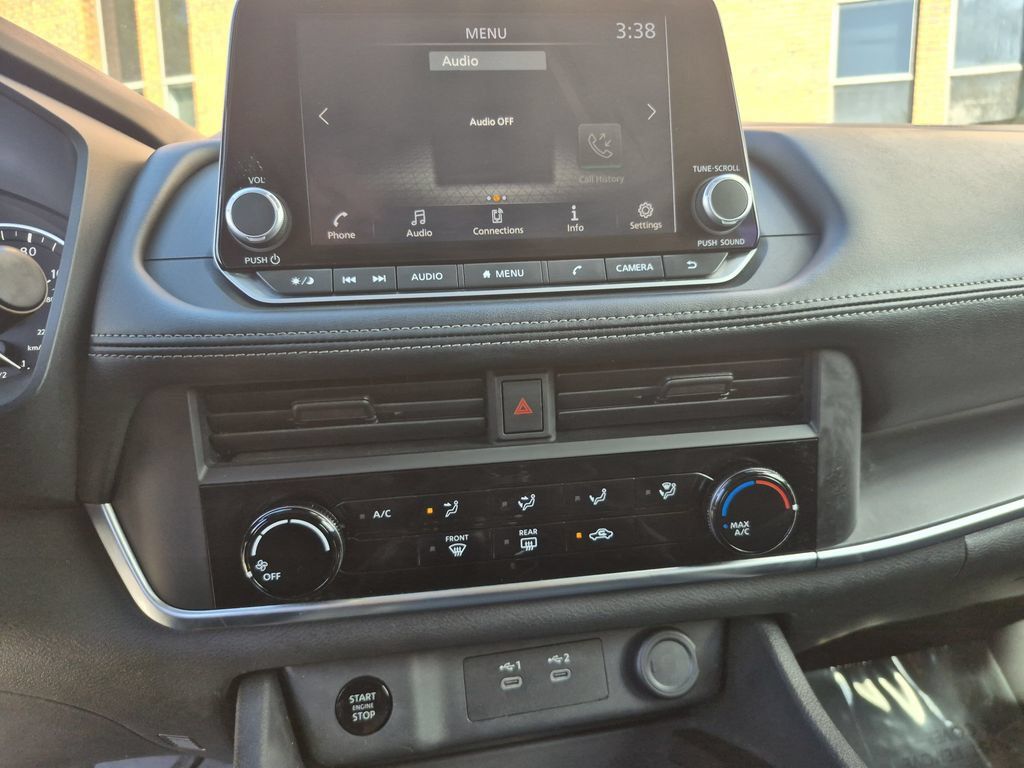 Used 2024 Nissan Rogue S AWD/4WD image 9