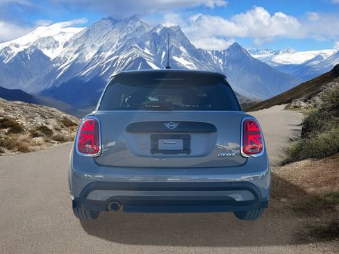 Used 2022 MINI Cooper 2-Door Hardtop image 4