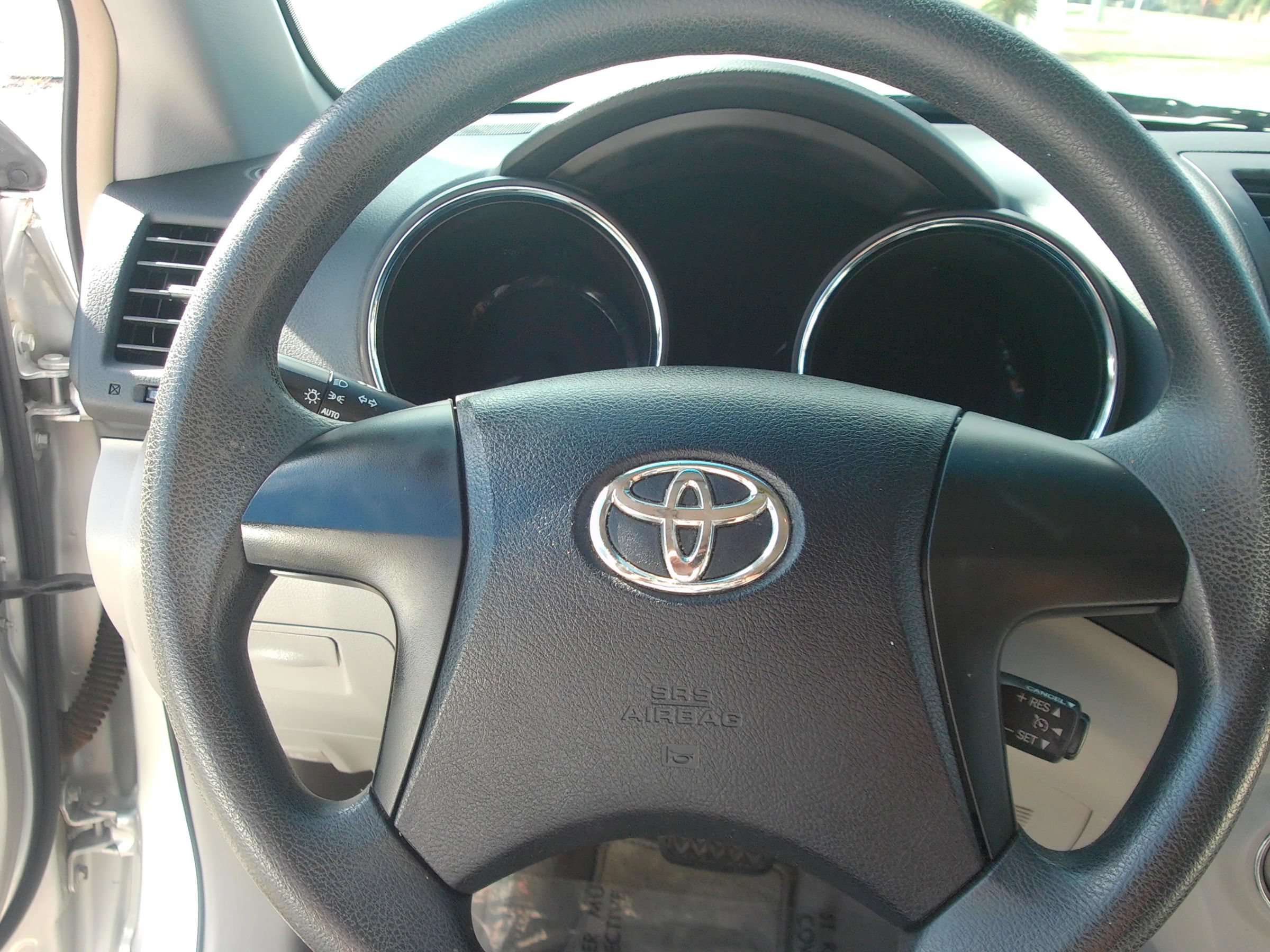 Used 2010 Toyota Highlander 2WD w/ 3rd Row Seat Pkg image 16
