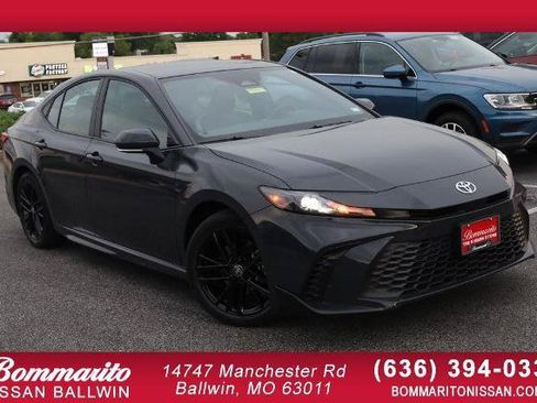 Used 2026 Toyota Camry SE FWD image 1