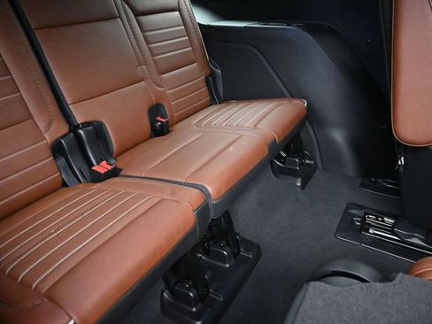 Used 2024 GMC Yukon Denali Ultimate AWD/4WD image 11