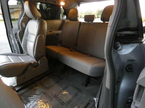 Used 2015 Toyota Sienna XLE image 48
