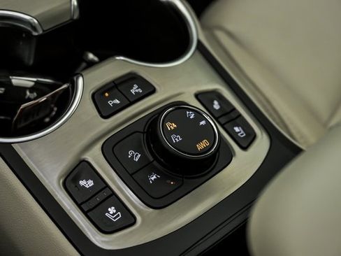 Used 2019 GMC Terrain Denali w/ Advanced Safety Package image 27