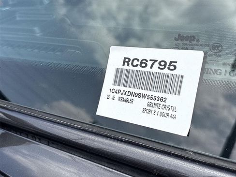 Used 2025 Jeep Wrangler Unlimited Sport AWD/4WD image 31