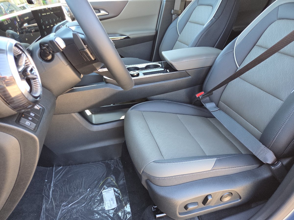 New 2027 Chevrolet Equinox LT w/ Convenience Package II FWD image 29