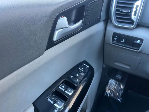 Used 2018 Kia Sportage EX image 19