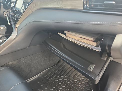 Used 2020 Toyota Camry SE image 29