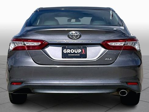 Used 2018 Toyota Camry XLE image 3