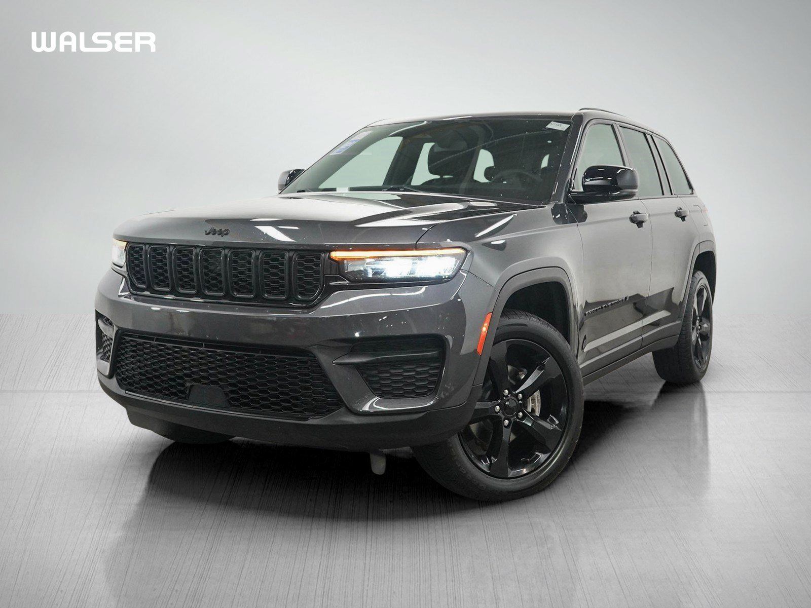 Used 2023 Jeep Grand Cherokee Altitude AWD/4WD image 1