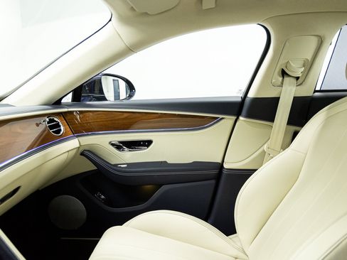 Certified 2026 Bentley Flying Spur V8 AWD/4WD image 36