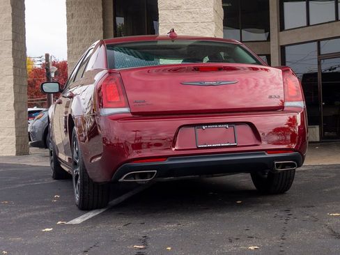 Used 2023 Chrysler 300 Touring L w/ Popular Equipment Group image 8