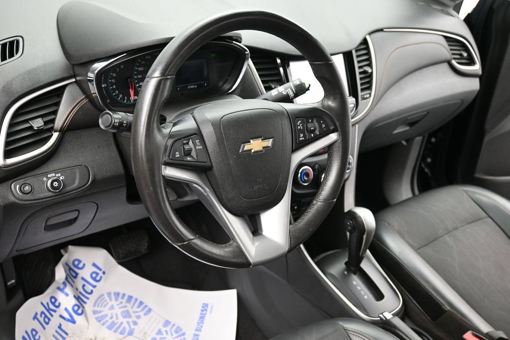 Used 2017 Chevrolet Trax LT w/ Driver Confidence Package FWD image 13