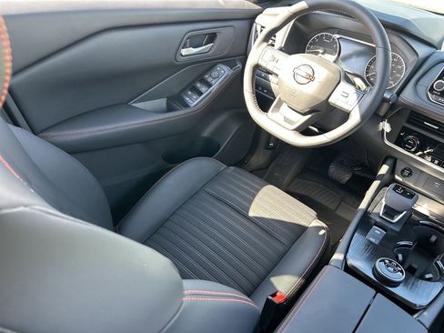 New 2025 Nissan Rogue SV image 12