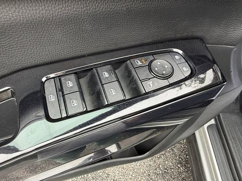 Used 2022 Nissan Pathfinder SV AWD/4WD image 12