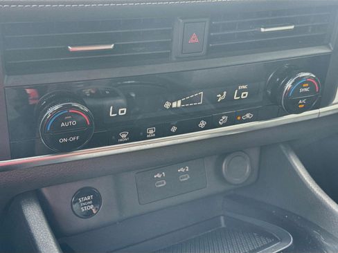Used 2025 Nissan Rogue SV FWD image 15