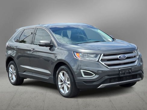 Used 2018 Ford Edge Titanium w/ Technology Package AWD/4WD image 2