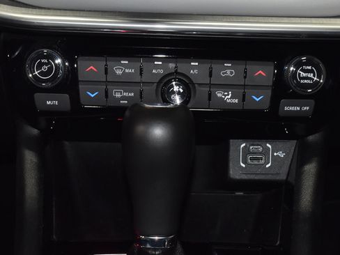 Used 2024 Jeep Compass Limited AWD/4WD image 29