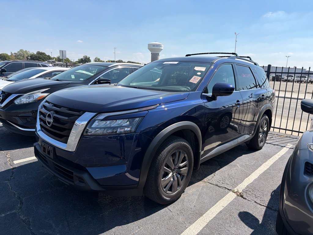 Used 2025 Nissan Pathfinder SV FWD image 1