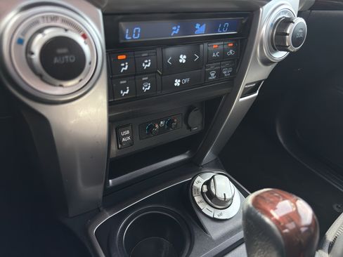 Used 2018 Toyota 4Runner Limited AWD/4WD image 19