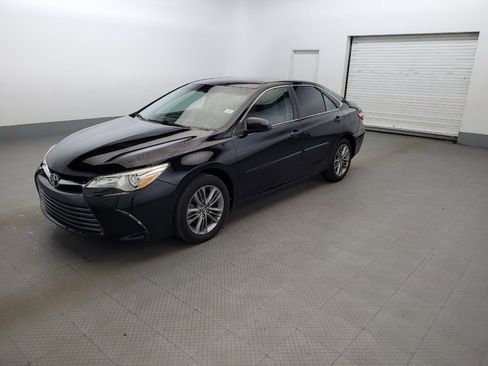 Used 2017 Toyota Camry SE w/ Protection Package (Q2) FWD image 2