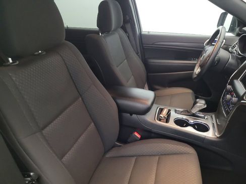 Used 2020 Jeep Grand Cherokee Laredo image 21